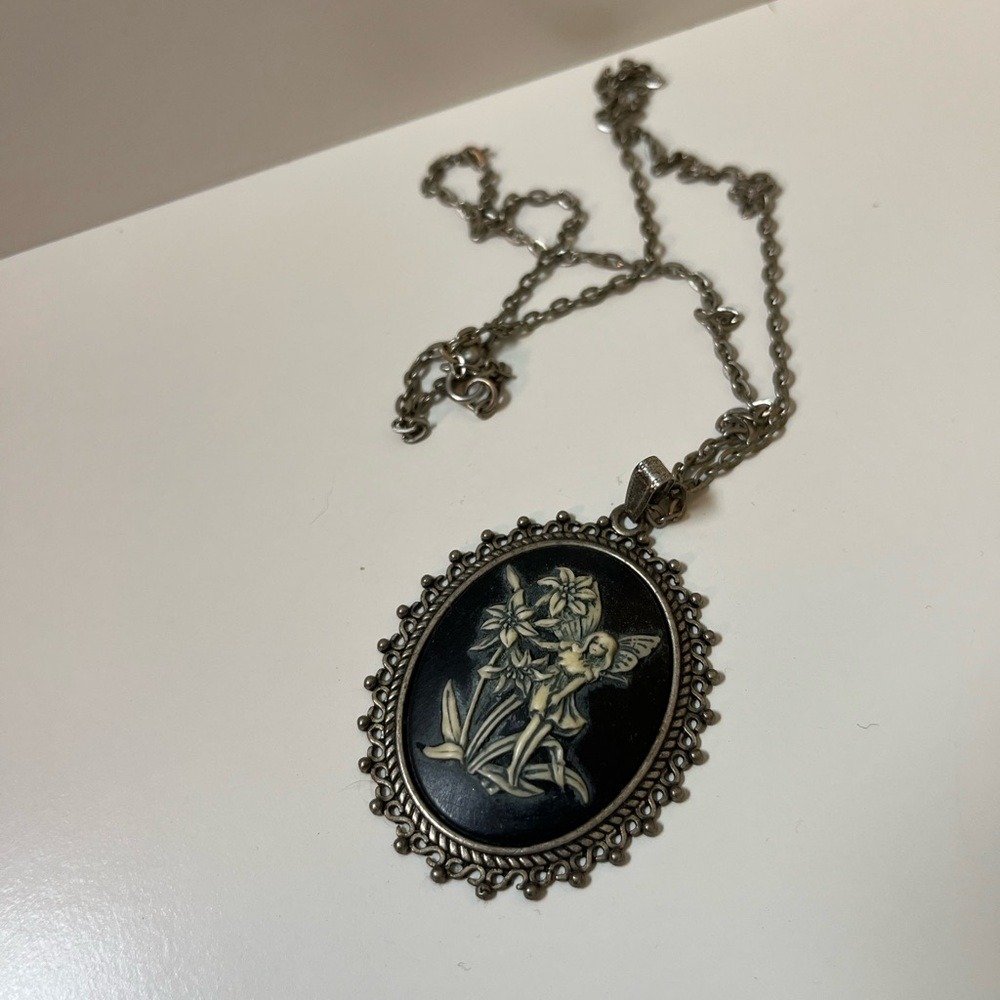 Vintage Fairy Cameo Pendant Necklace Silver Tone Filigree Floral Fantasy Jewelry - Picture 4 of 5